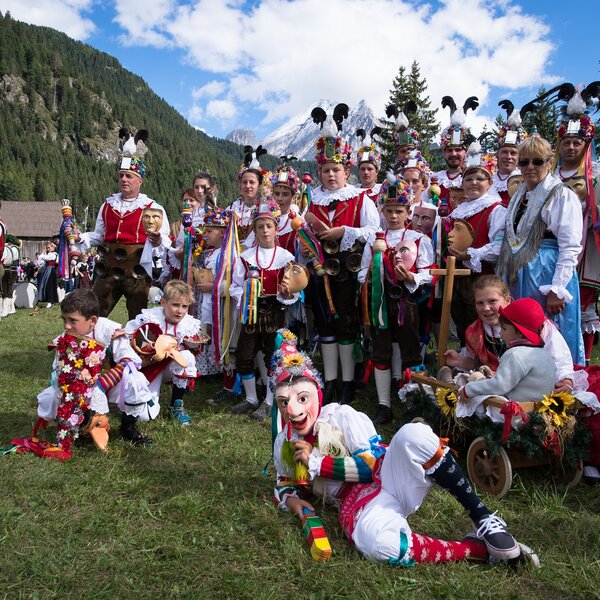 Cultura Ladina | © Andrea Costa  - Archivio Immagini ApT Val di Fassa Abiti tradizionali della cultura ladina in Val di Fassa | © Andrea Costa  - Archivio Immagini ApT Val di Fassa
