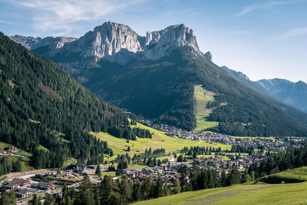 San Giovanni di Fassa | © Patricia Ramirez - Archivio Immagini ApT Val di Fassa Vista sui paesi di Pozza e Pera di Fassa in estate | © Patricia Ramirez - Archivio Immagini ApT Val di Fassa