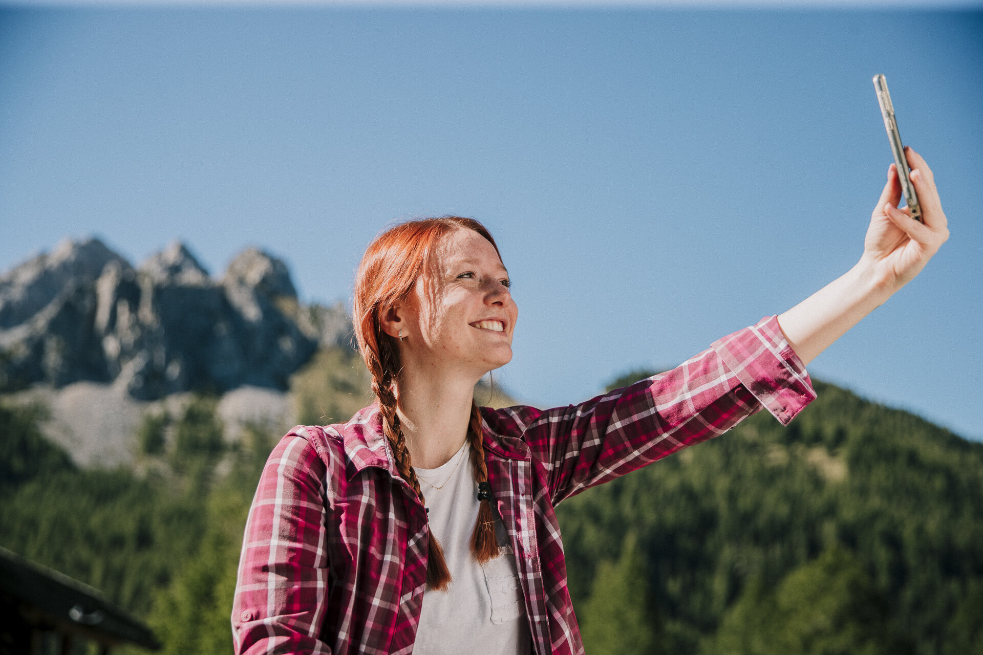 Felicità | © Federico Modica  - Archivio Immagini ApT Val di Fassa Persona che sorride felice mentre si scatta un selfie in Val di Fassa | © Federico Modica  - Archivio Immagini ApT Val di Fassa